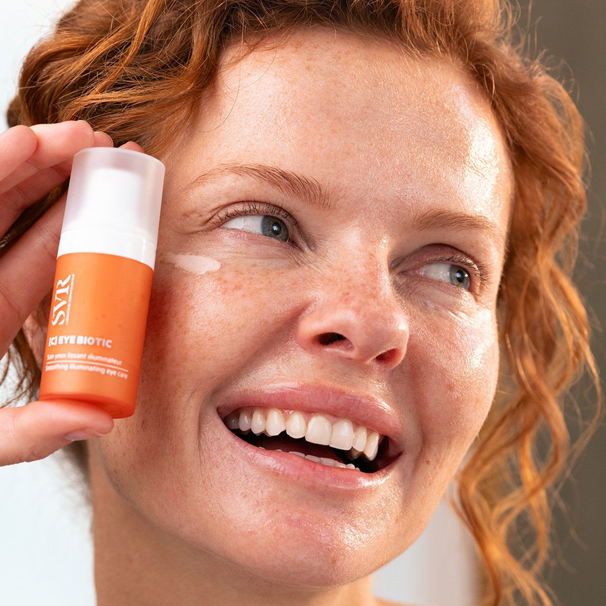 svr-c-eye-biotic-trattamento-contorno-occhi-illuminante-vitamina-c-5 image 2