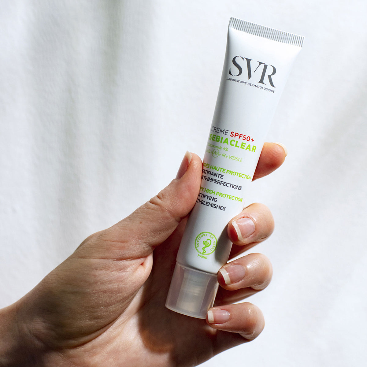 svr-sebiaclear-creme-spf50-crema-solare-anti-imperfezioni image 3