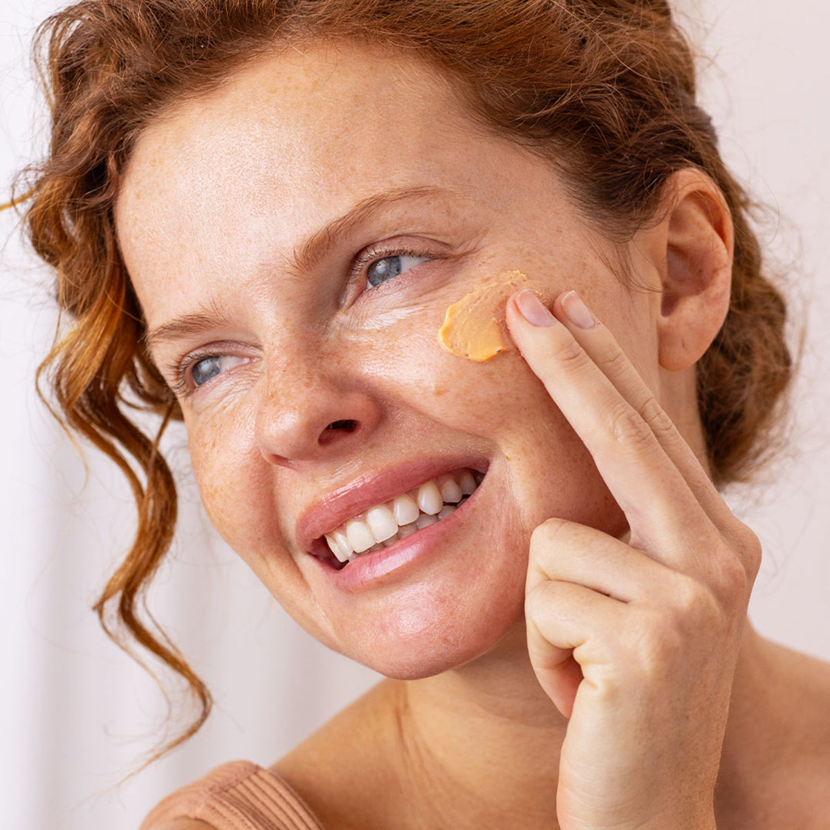 svr-sun-secure-blur-spf50-senza-profumo-mousse-solare-viso image 2